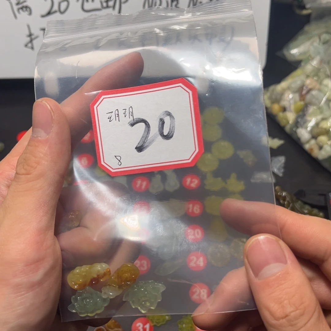玥***吖蛇纹石玉合金颈饰