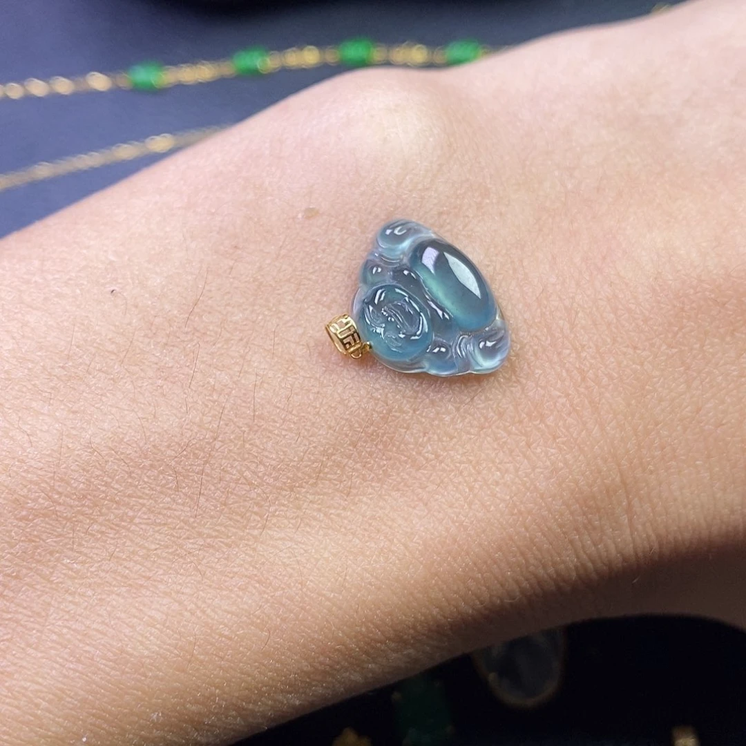 颈饰18K金镶嵌翡翠