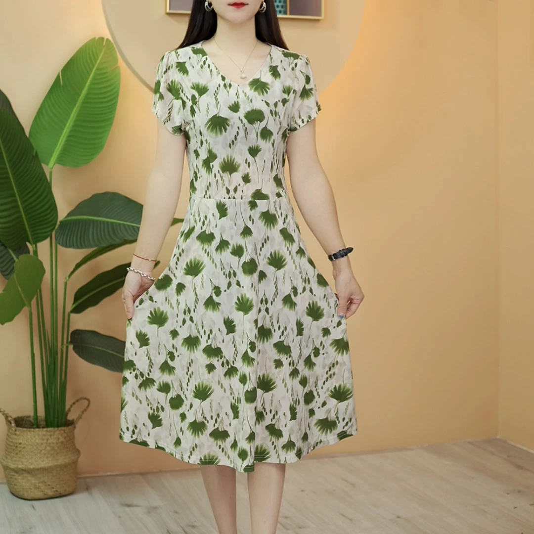 2025夏季新款妈妈装V领连衣裙遮肉显瘦中年裙子银杏花朵有口袋