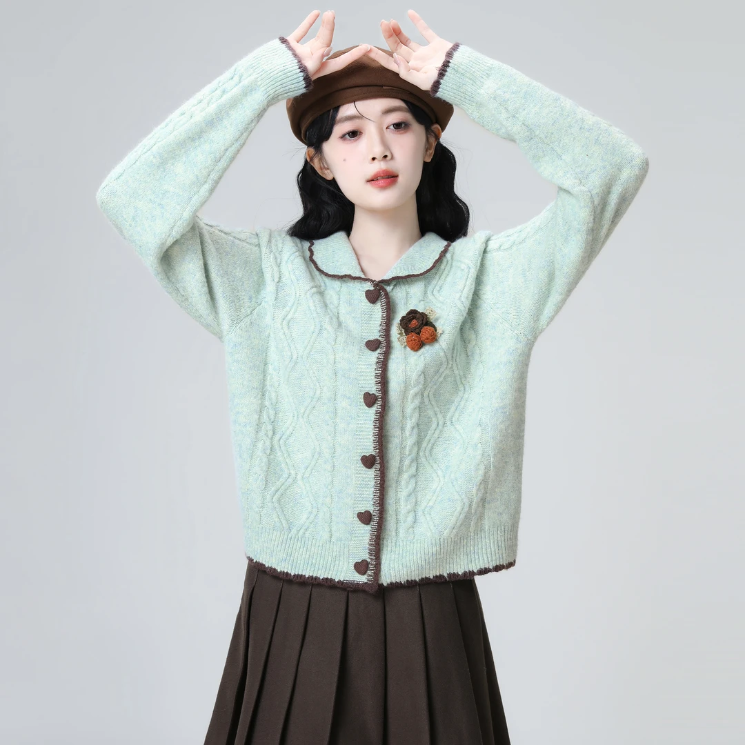 绿色娃娃领毛衣外套女秋冬2025秋新款温柔甜美麻花针织开衫短上衣