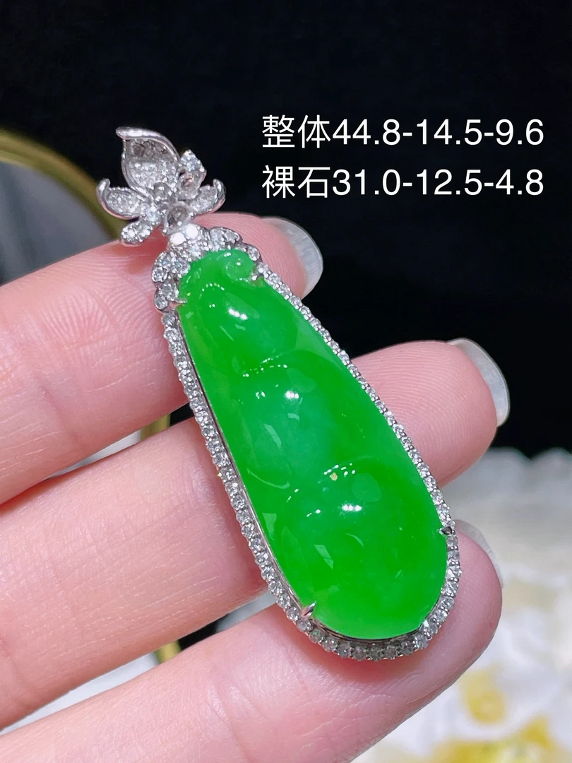 18k金镶嵌天然缅甸A货翡翠满绿正阳绿帝王绿福豆吊坠
