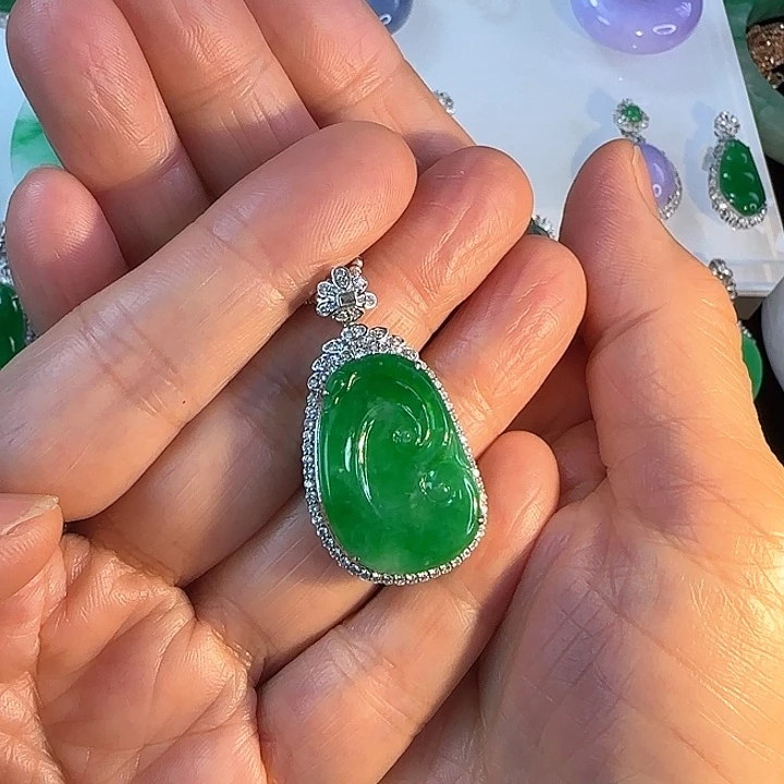 翡翠颈饰18K金镶嵌吉祥如意