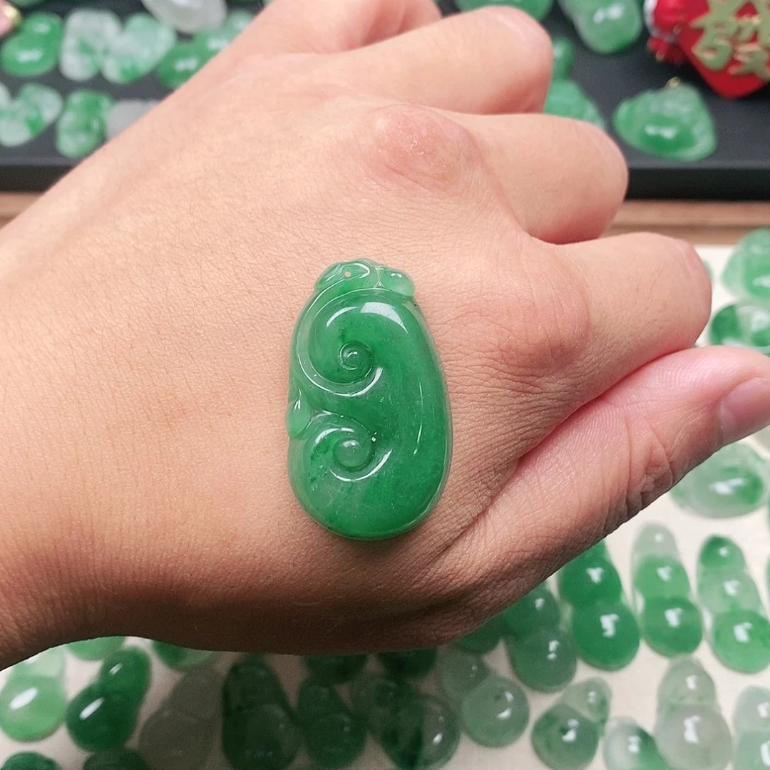 石英质玉合金颈饰