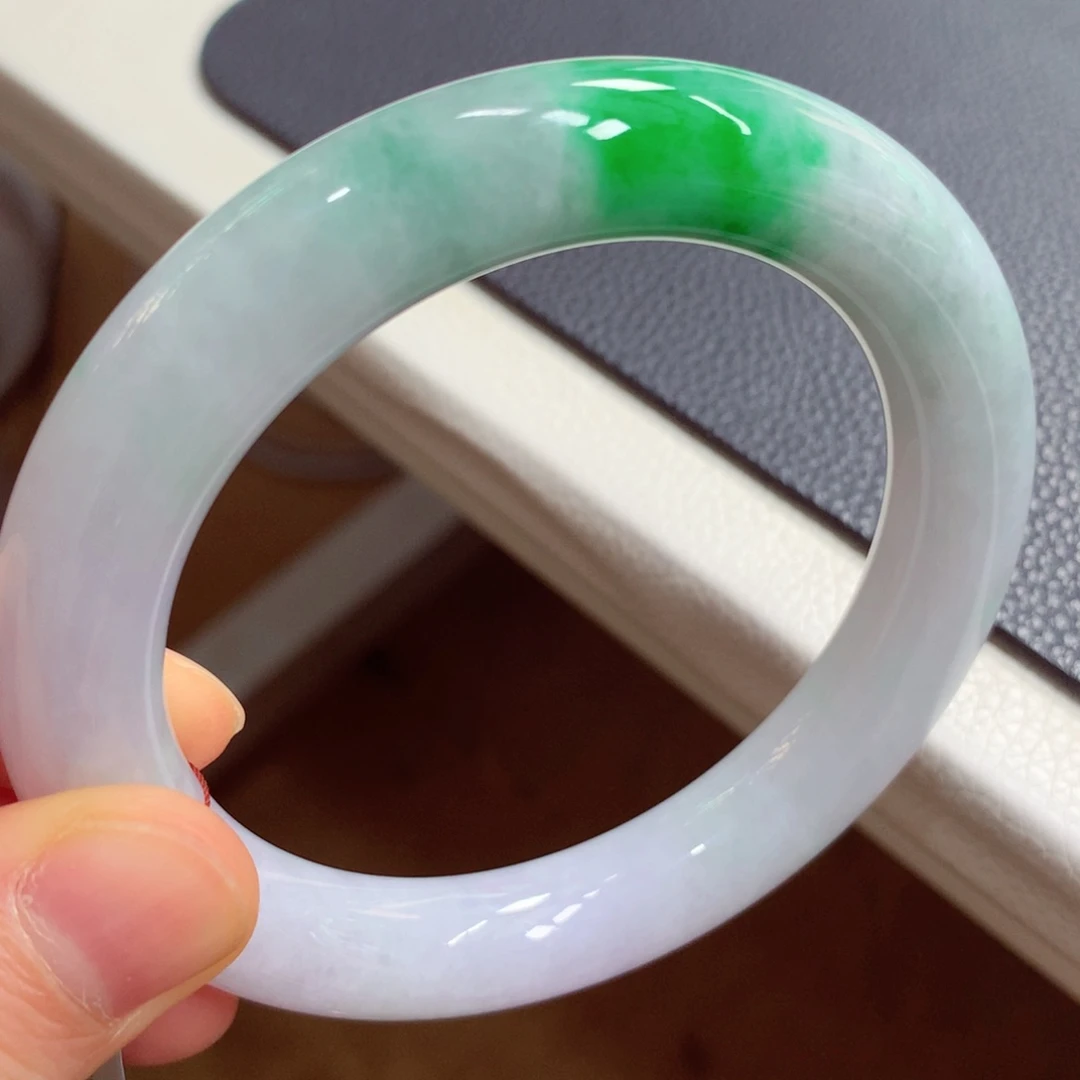 翡翠手镯未镶嵌翡翠