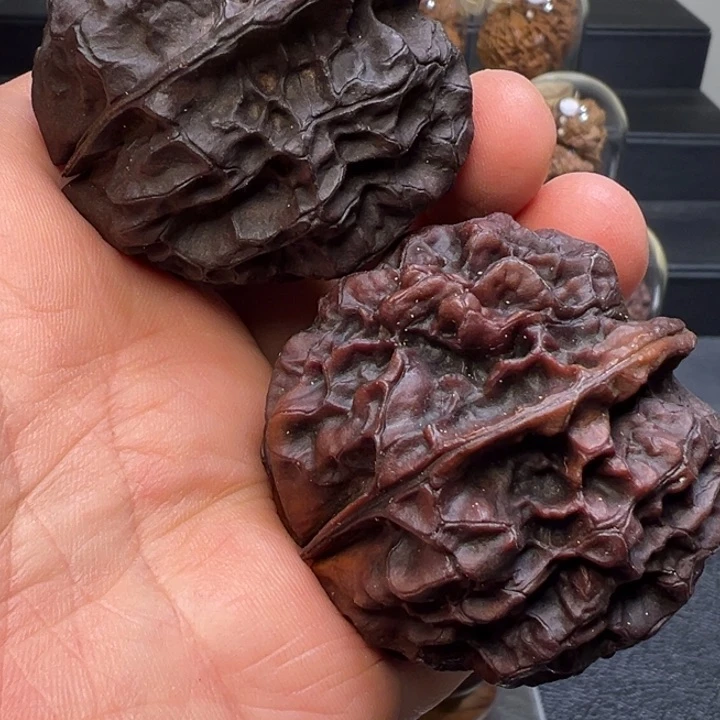 文玩核桃把件七彩皇冠47mm