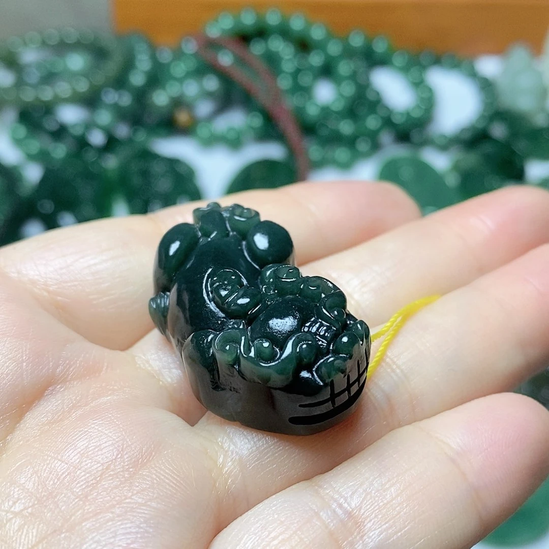 吊坠(不含链)未镶嵌和田玉（青玉）