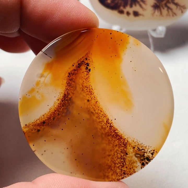 张***恩未镶嵌玛瑙/玉髓珠宝奇石