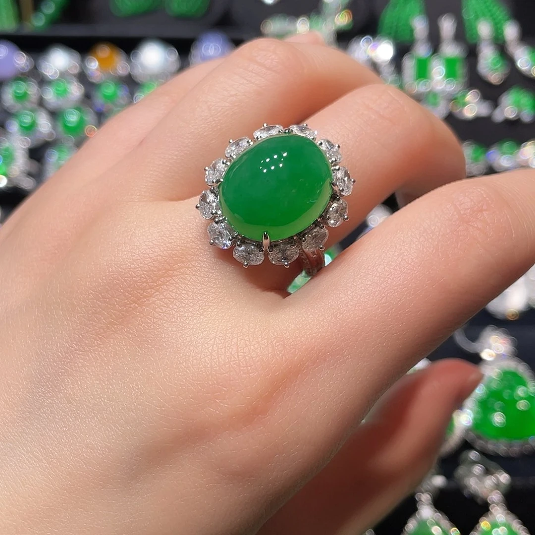 翡翠戒指18K金镶嵌蛋面