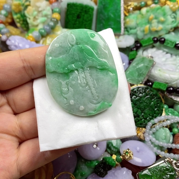 翡翠未镶嵌吊坠(赠链)