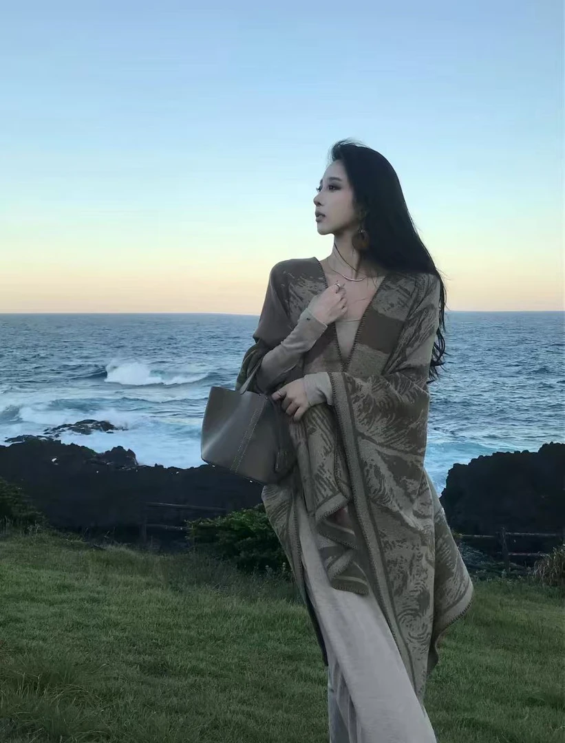新款【山野迷雾】秋款仿羊绒披肩保暖披风户外保暖斗篷复古空调房