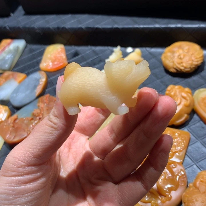 石英质玉（黄龙玉）未镶嵌颈饰