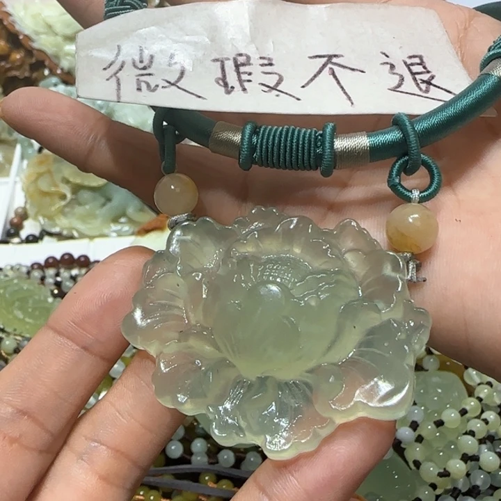 蛇纹石玉未镶嵌吊坠