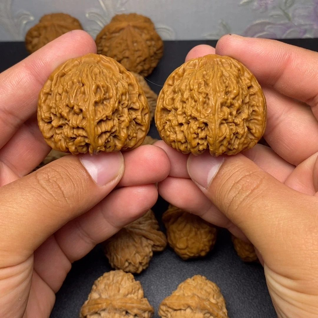 文玩核桃把件42.5三角疆