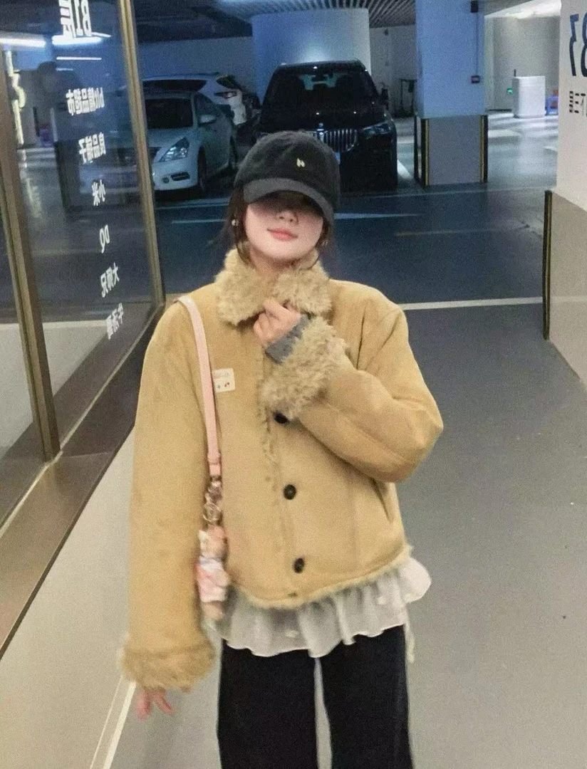 皮毛一体外套女冬季保暖加厚韩系通勤毛领麂皮绒单排扣短款上衣