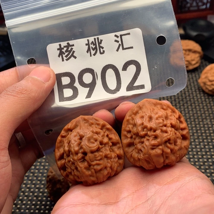 文玩核桃吊坠金字塔
