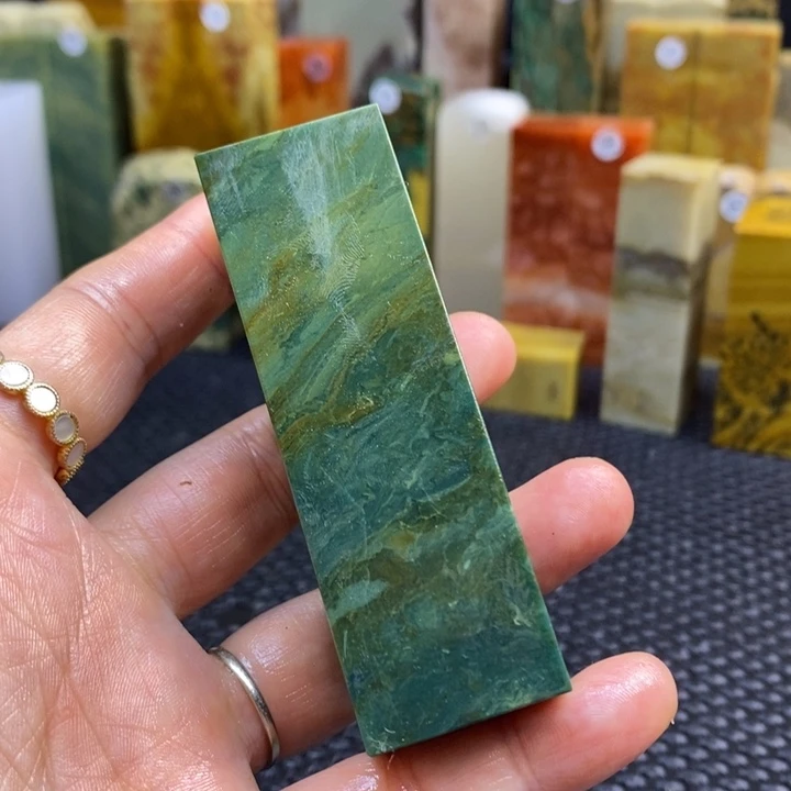 广东石守*人青田石印章石