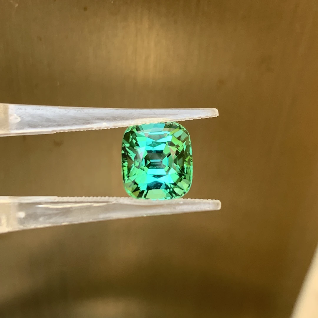 电光蓝绿碧玺帝夫尼色方枕形干净3.54 CT吉尔德国际证书定制镶嵌