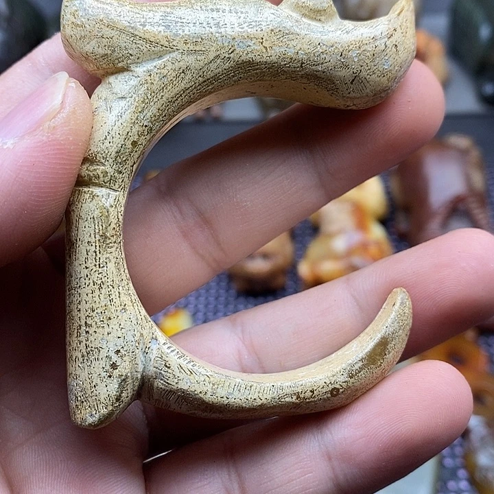 未镶嵌蛇纹石玉颈饰