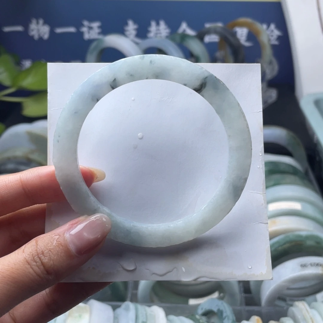 定制翡翠未镶嵌翡翠手镯