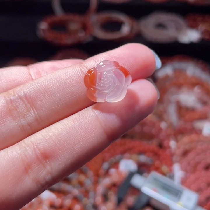 南红玛瑙未镶嵌玫瑰花262