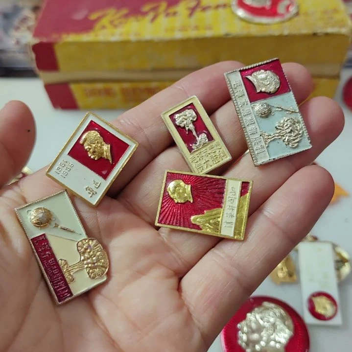 心***花其他普通金属纪念章