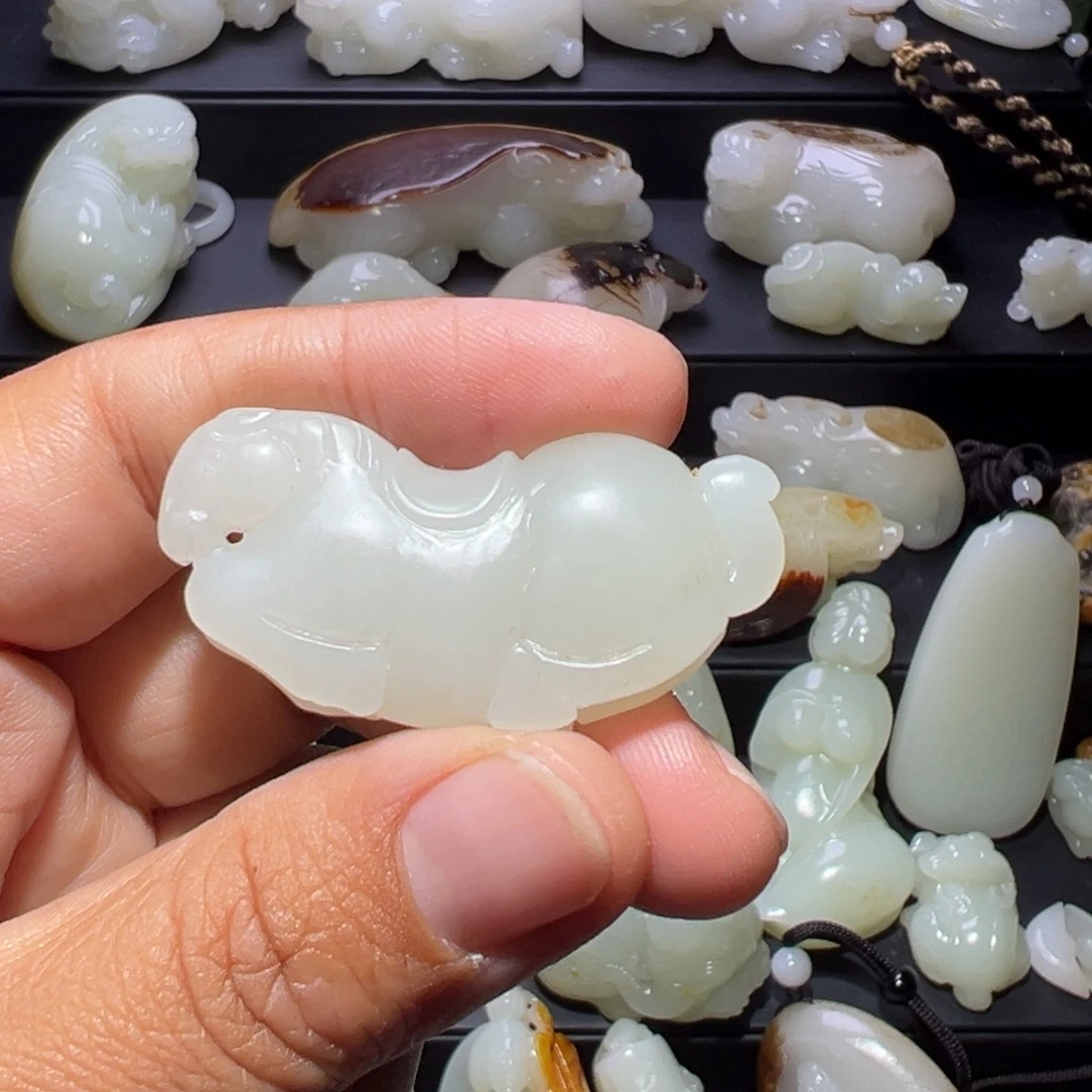 和田玉未镶嵌颈饰