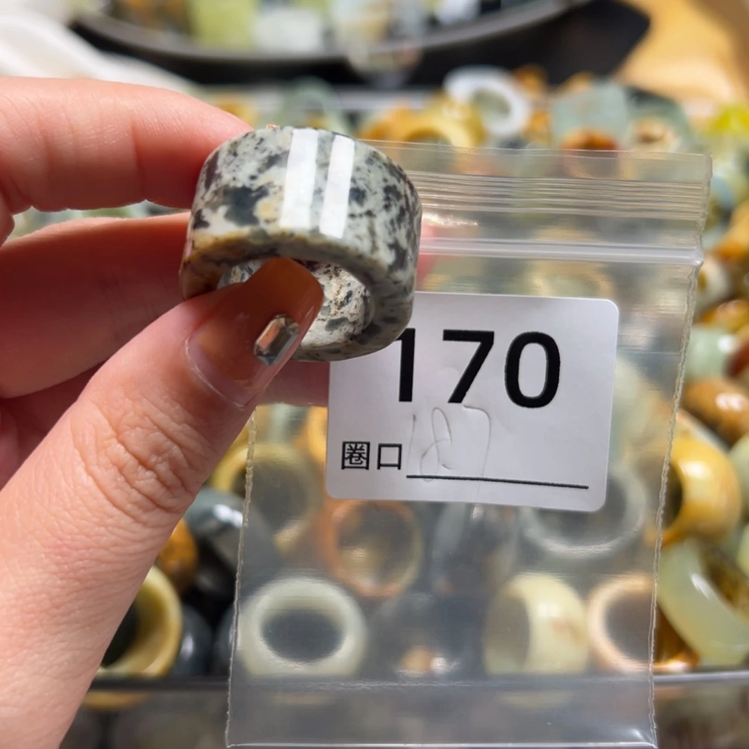 腊***五蛇纹石玉未镶嵌戒指