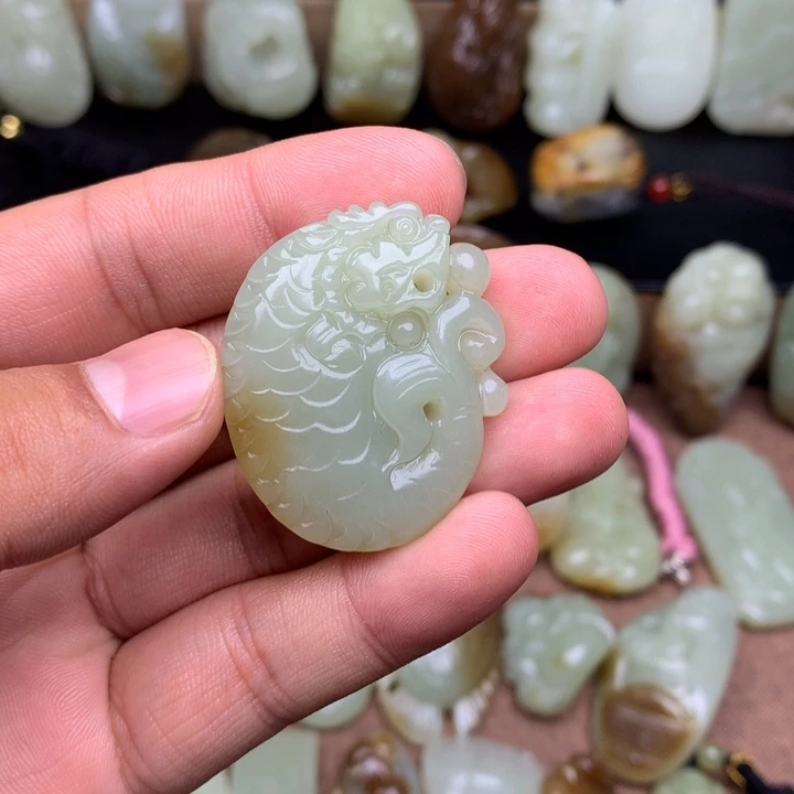 和田玉（糖玉）未镶嵌颈饰
