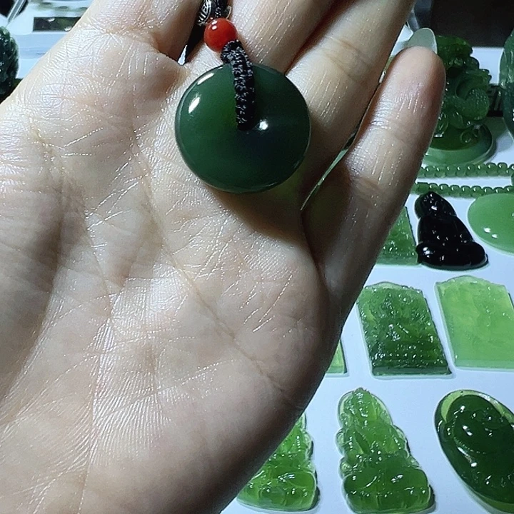 用***8蛇纹石玉合金颈饰