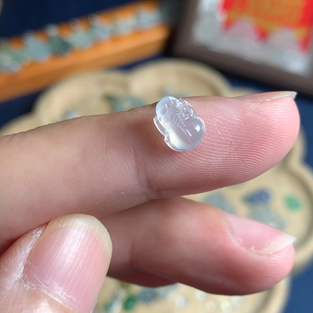 翡翠未镶嵌颈饰貔貅