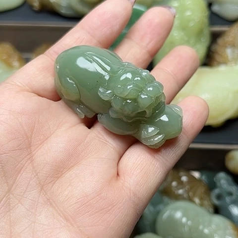 颈饰未镶嵌和田玉骊*