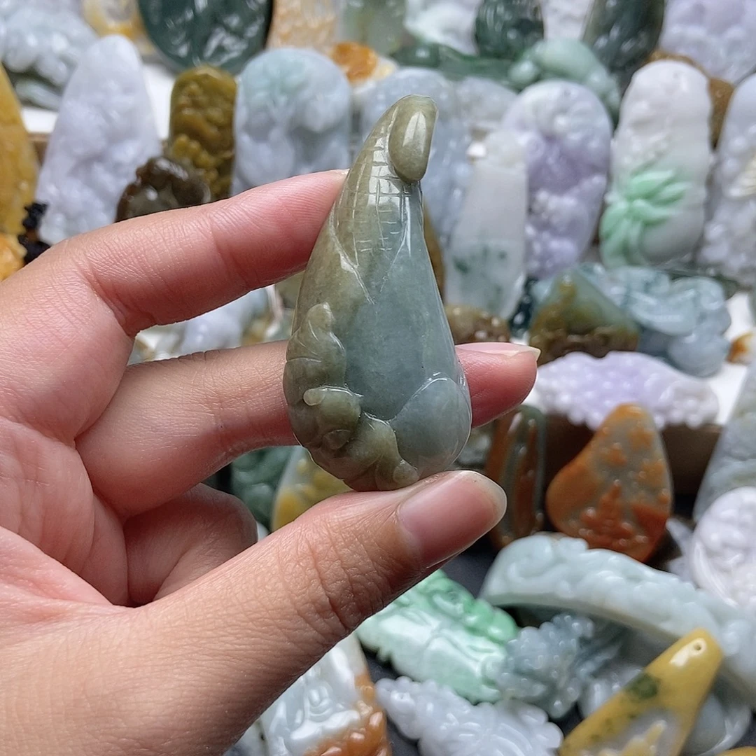 翡翠未镶嵌颈饰翡翠