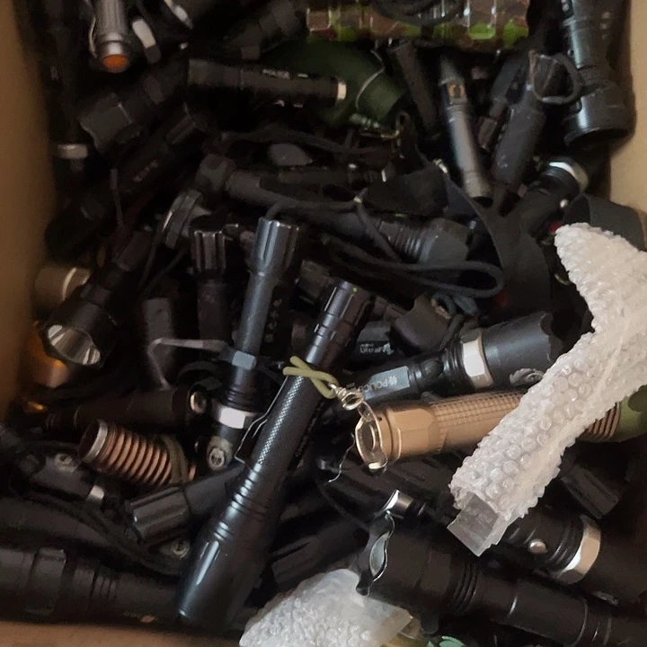 瑕疵合金手电配件404