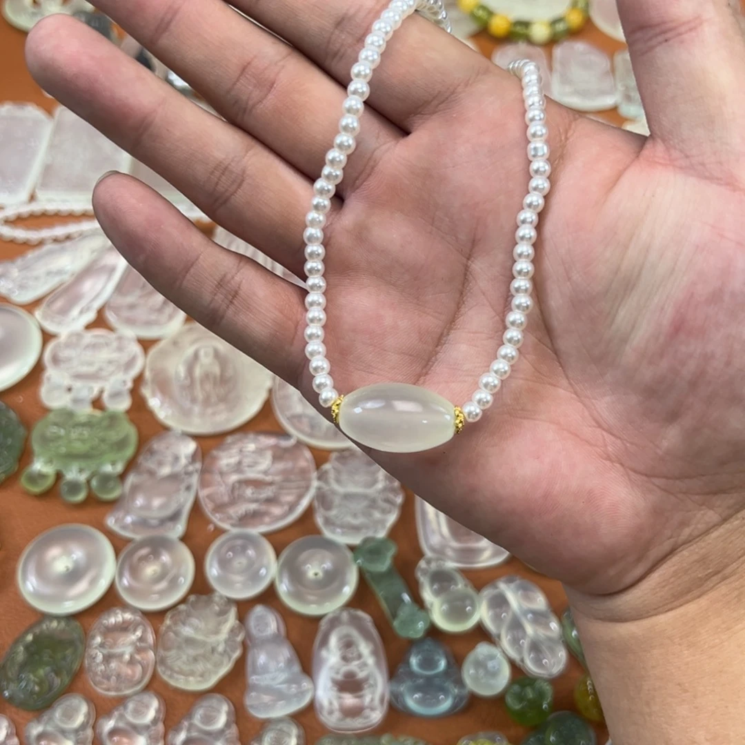 蛇纹石玉未镶嵌颈饰