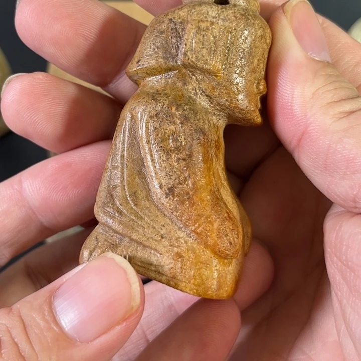 腾***飞和田玉（糖玉）未镶嵌挂件