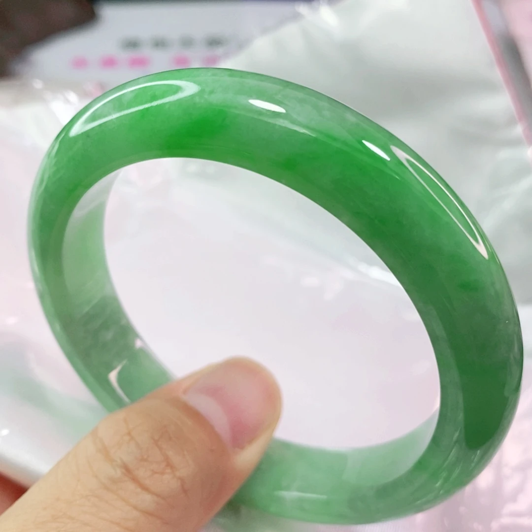 翡翠手镯未镶嵌5657圈口