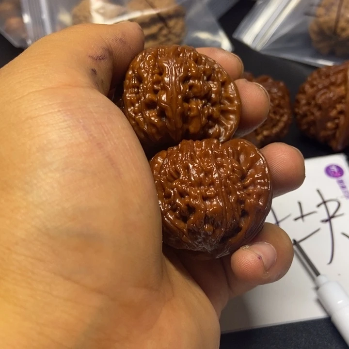 ****鱼核桃白狮子文玩ht