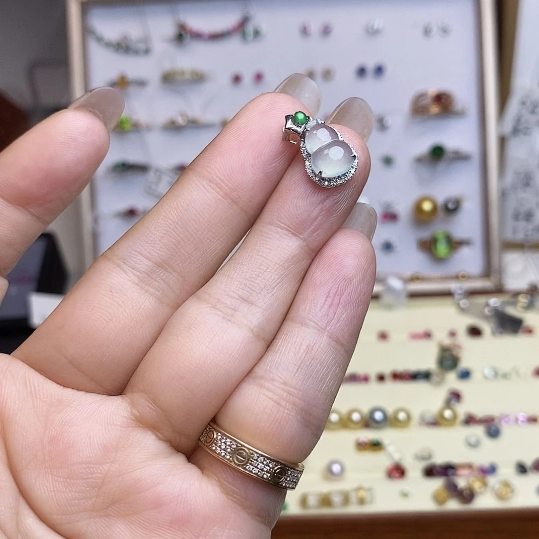 翡翠18K金镶嵌颈饰