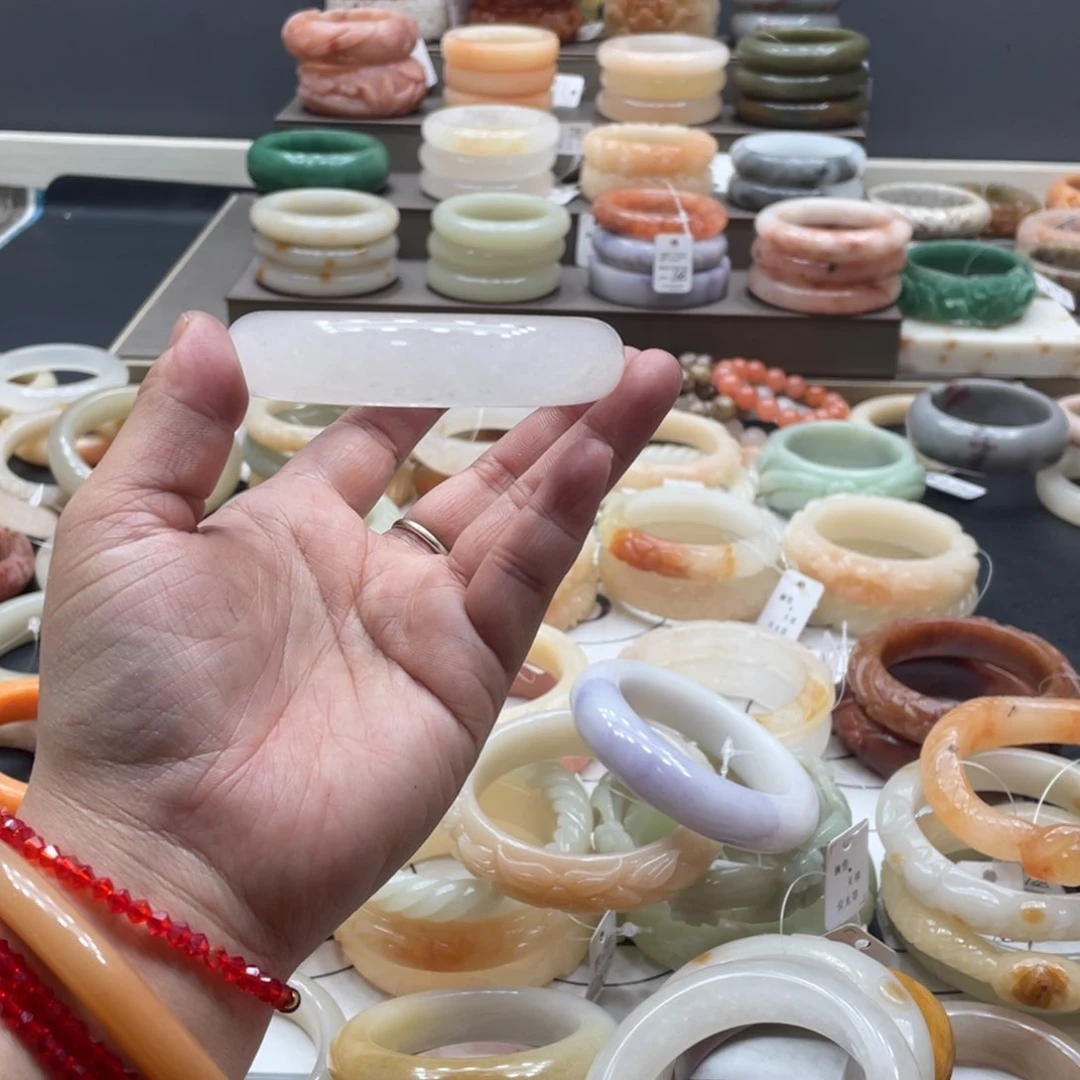 石英质玉手镯未镶嵌风**雨