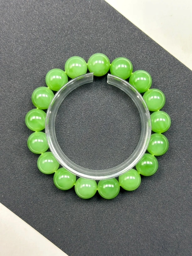 【俄料】和田玉碧玉乌兰乌德苹果绿圆珠手串珠径约12mm