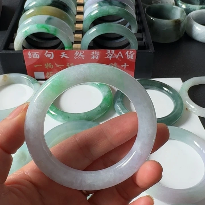 翡翠手镯未镶嵌缅甸天然翡翠手镯A货51圆条微瑕