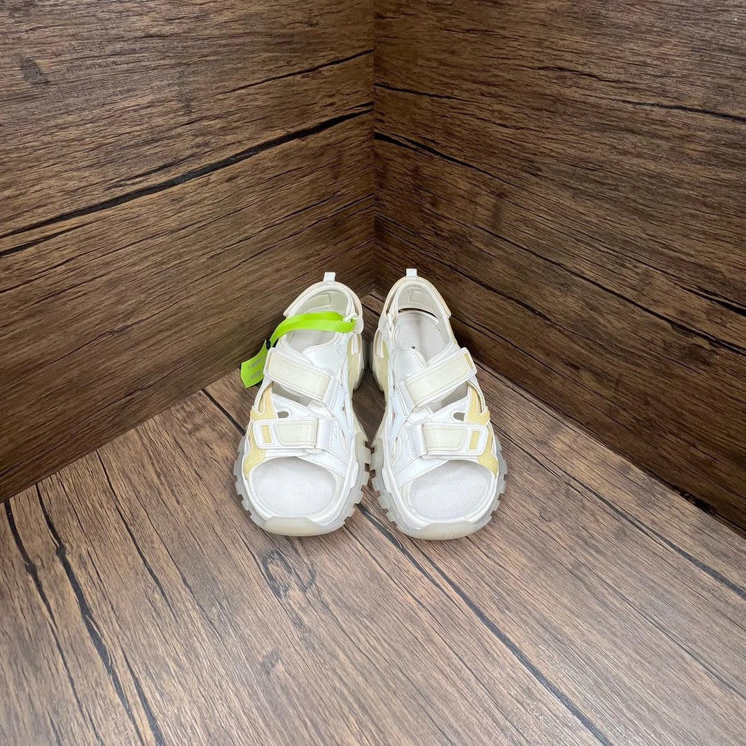 95新 Balenciaga/巴黎世家 Track 白色凉鞋 35码/95新/无配件