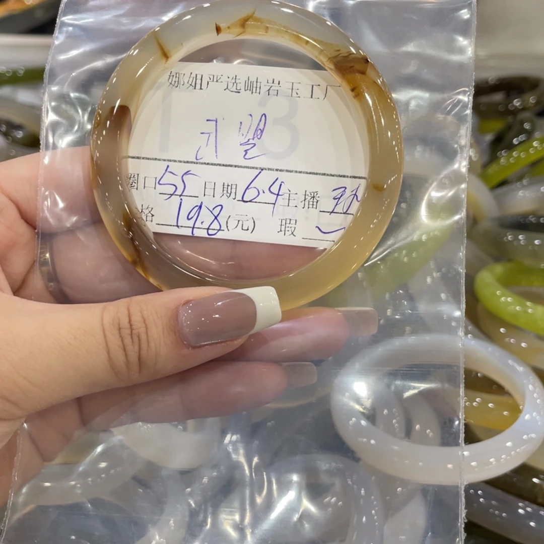 蛇纹石玉未镶嵌手镯武*瑕疵