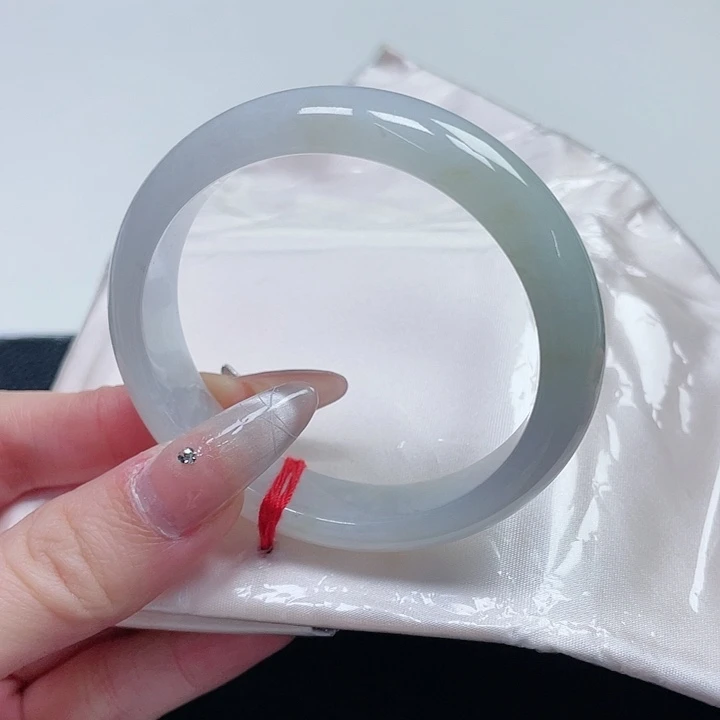 翡翠手镯未镶嵌缅甸