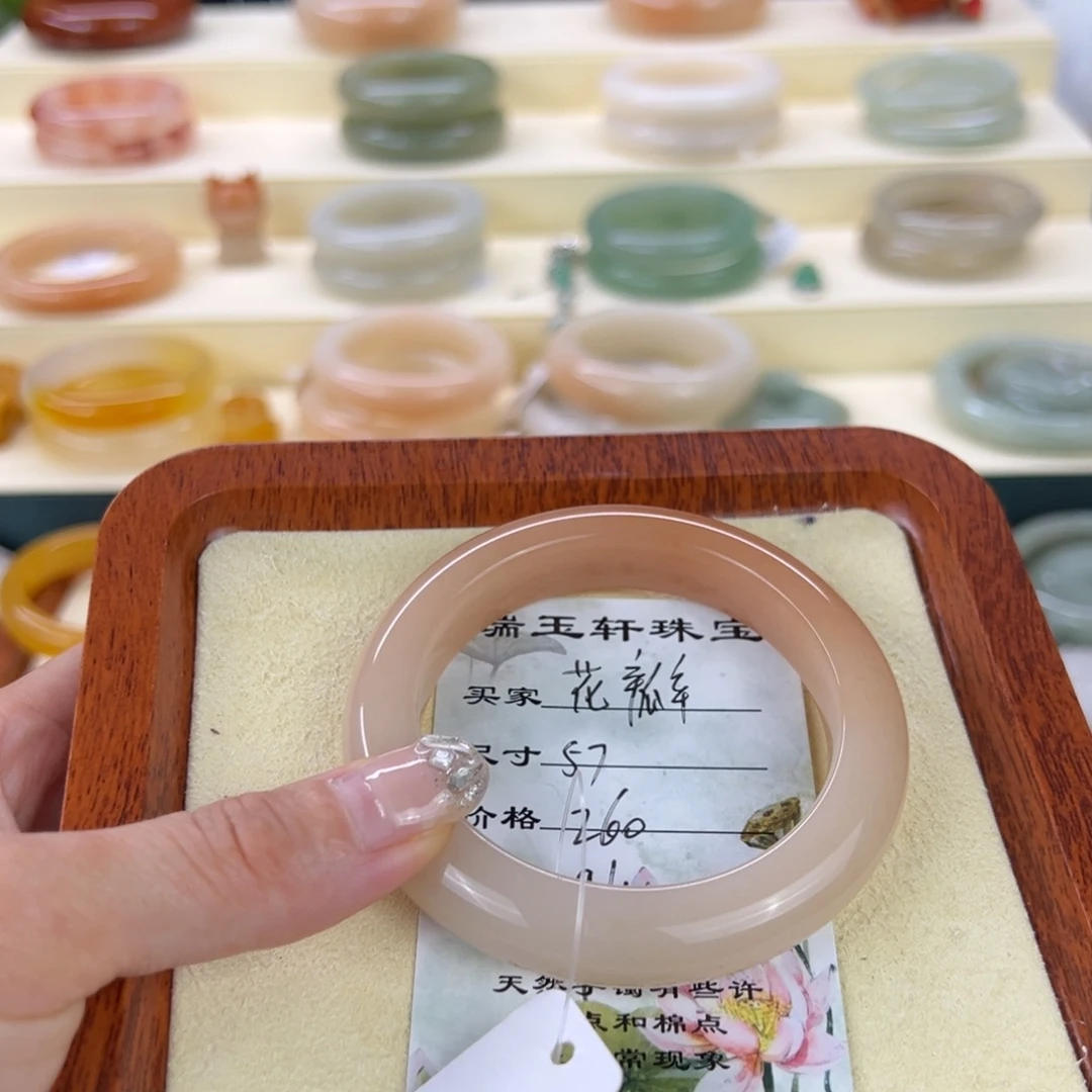不***瓣合金手镯石英岩玉
