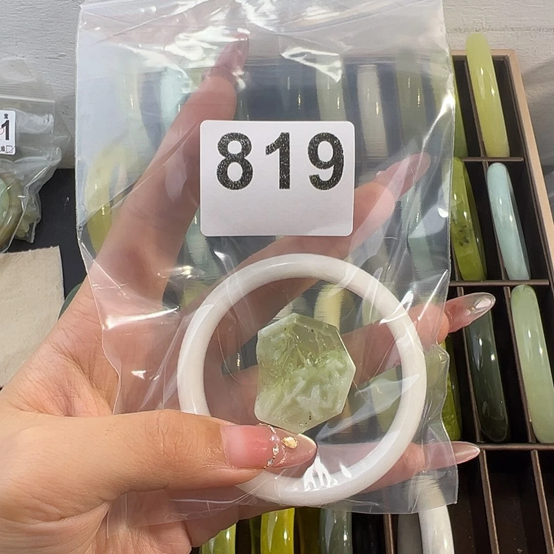 咕***噜蛇纹石玉未镶嵌手镯