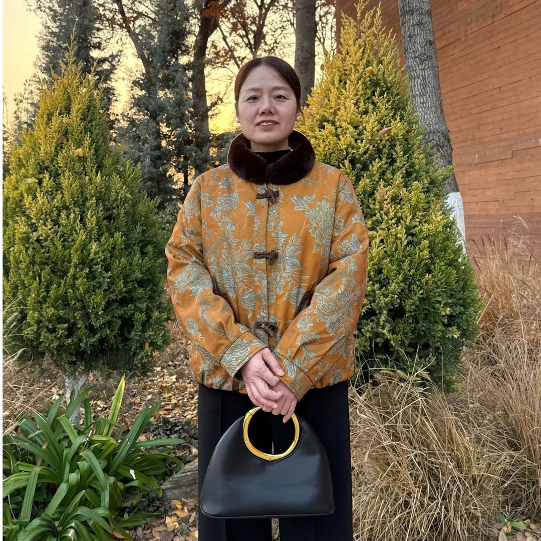 妈妈冬装2025新款羽绒服新中式白鸭绒洋气上衣中老年人女过年外套