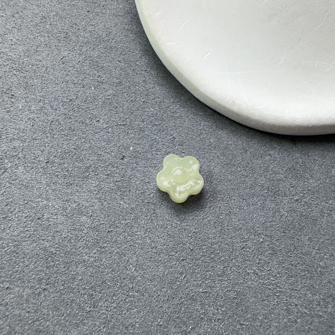 和田玉梅花雕刻配件