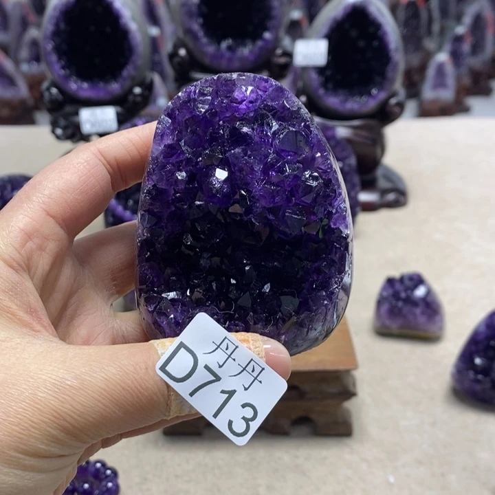 未镶嵌水晶大型摆件（非配饰）