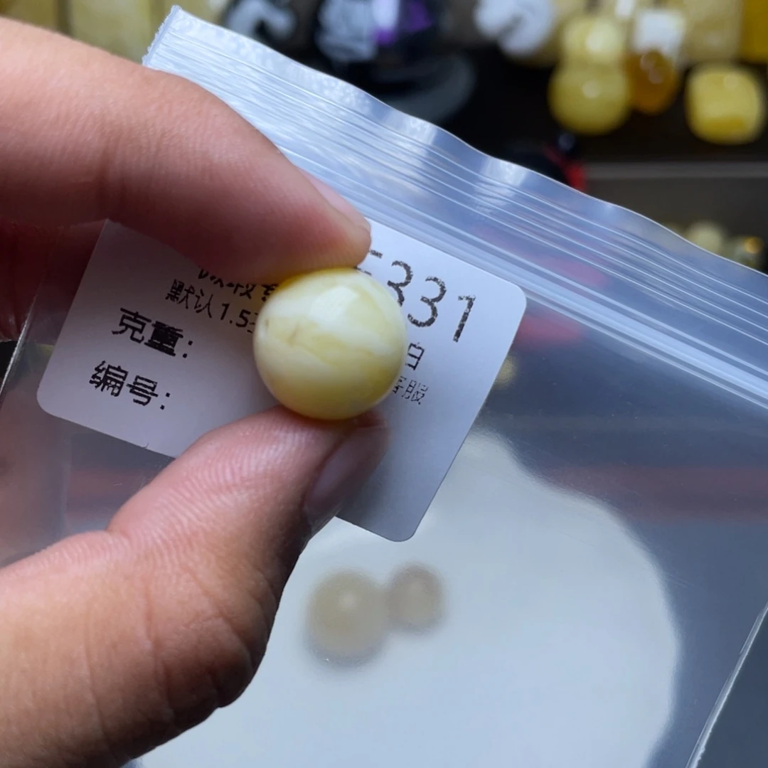 未镶嵌琥珀珠宝奇石